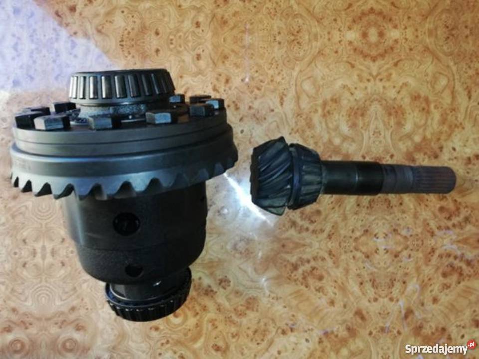 Mechanizm różnicowy wałek ataku John Deere5045E Części zamienne