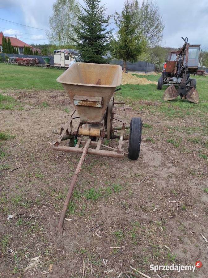 Rozsiewacza kos i lejek Rolnictwo Wielkie Oczy