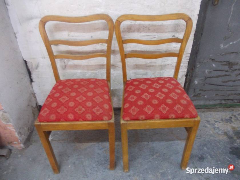 Stare krzesła drewniane serca