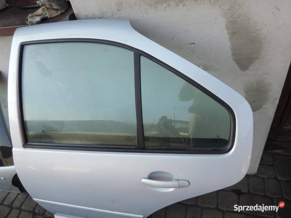 DRZWI LEWY TYŁ VW BORA SEDAN Rok produkcji 2001