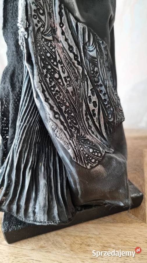 Piękny anioł z kwiatami we włosach Zamość