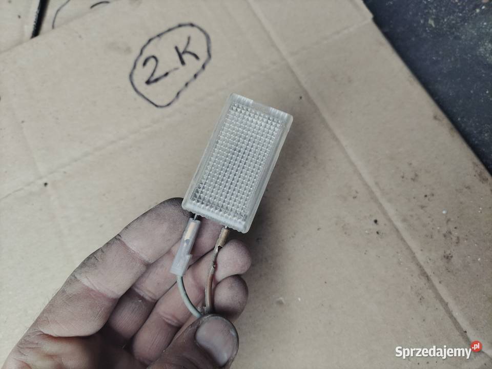 GOLF II 2 JETTA 2 LAMPKA OŚWIETLENIE BAGAŻNIKA Kamień-Kolonia