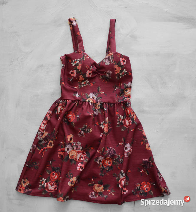 bordowa sukienka w kwiaty rozkloszowana M 38 Warszawa