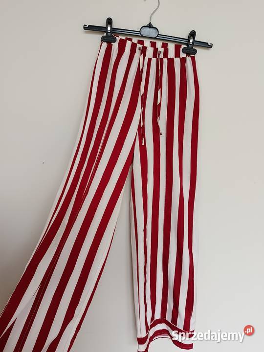 PrettyLittleThing Czerwonobiałe spodnie w paski Gdynia