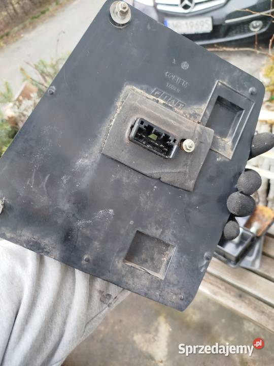 Fiat uno mk1 lampy tył tylne Aric osobowe Ryn