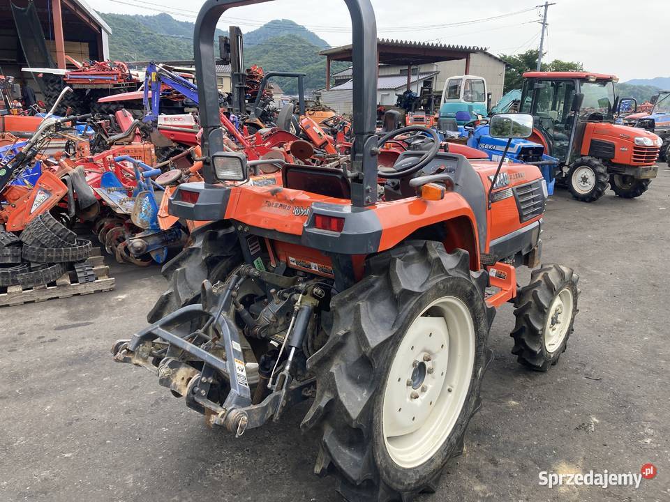 Kubota T240 mocny i niezawodny traktor 24 Skała