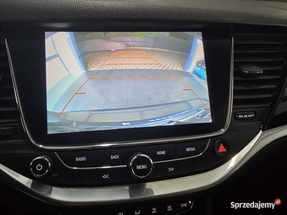 Opel Astra 160Intelluxkamerasam parkuje Piła