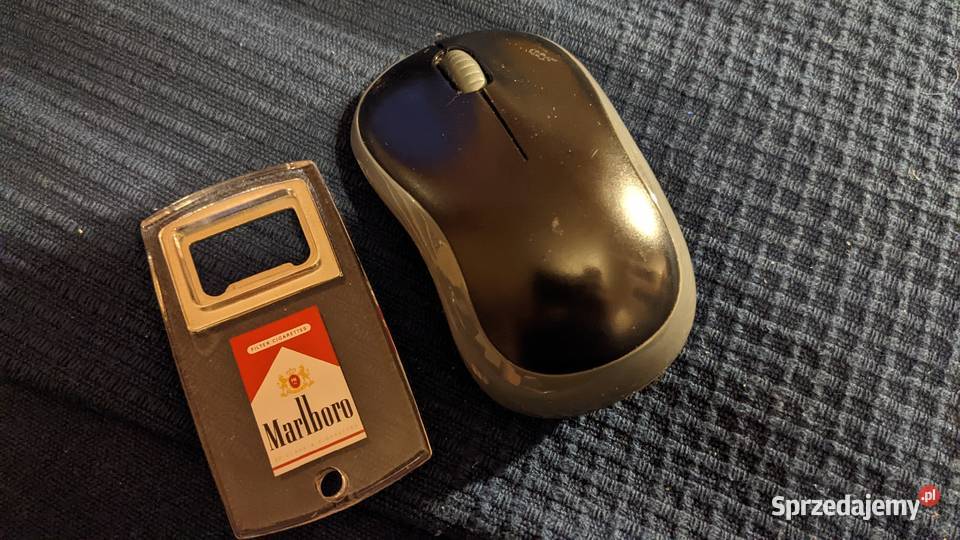 Vintage retro brylok otwieracz Marlboro Warszawa