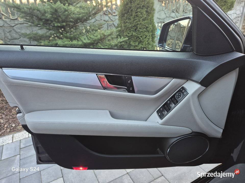 Piękny Mercedes C180 benzyna 163 2010r Bełchatów