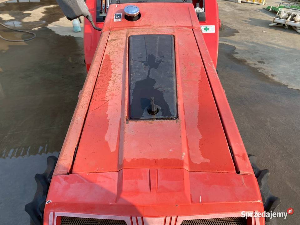 Traktor Mitsubishi MT16 Skała