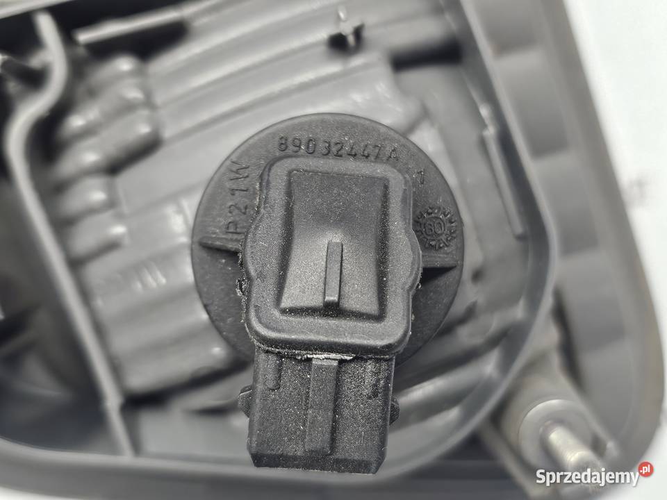 TOYOTA AVENSIS T27 III 10r lampa lewa tył w Kielce sprzedam