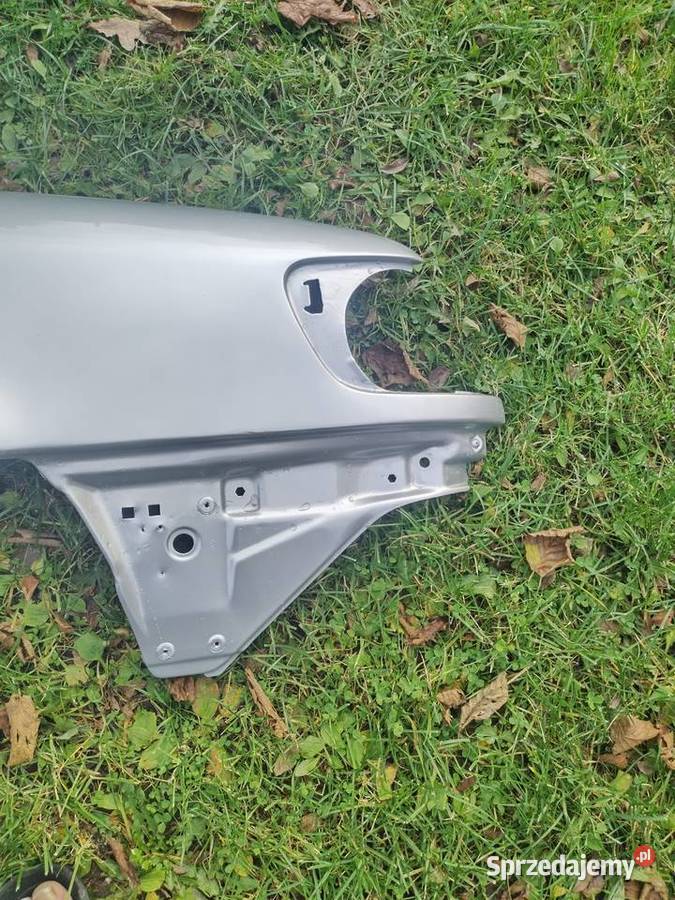 Błotnik prawy przód Audi 100 C4 srebrny Błotniki Tarnów