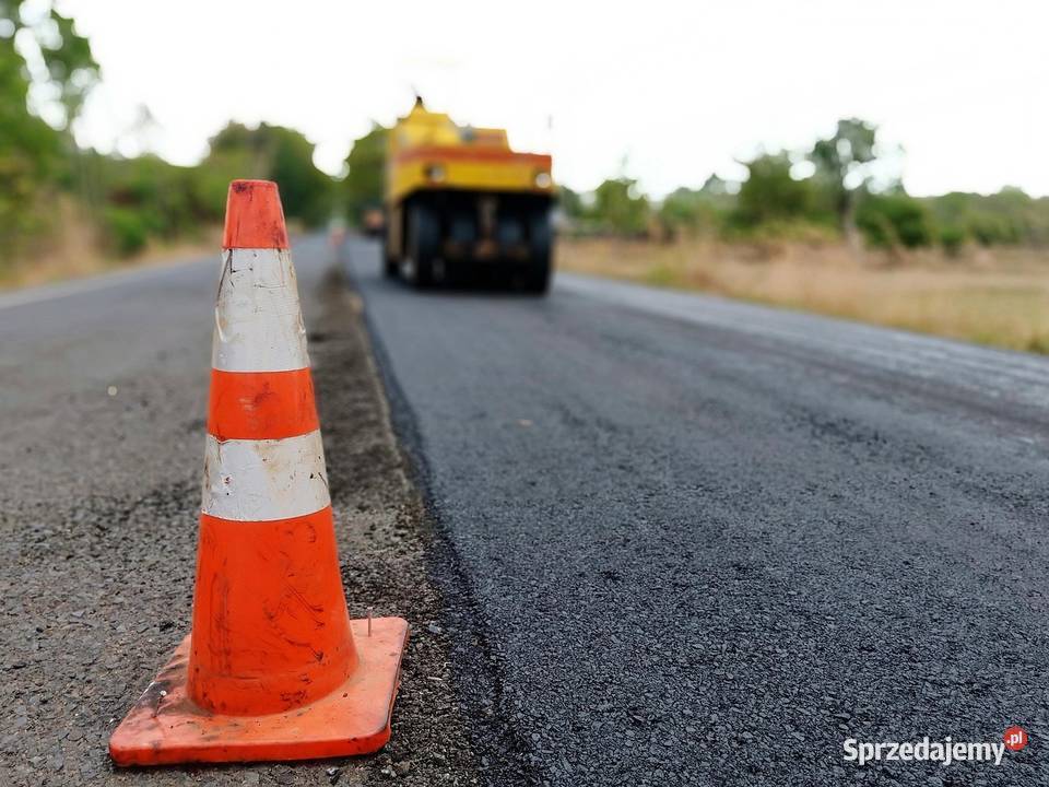 Ułożenie asfaltu nawierzchni drogi asfaltowej Wrocław usługi budowlane