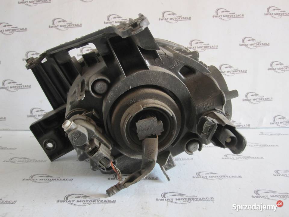 NISSAN JUKE I F15 13r lampa prawa przód HCR660 osobowe Kielce