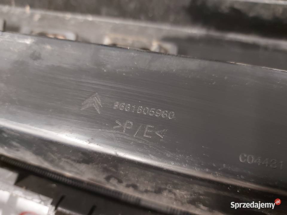 CITROEN C3 PICASSO 10r zderzak przód 9681800777 osobowe świętokrzyskie