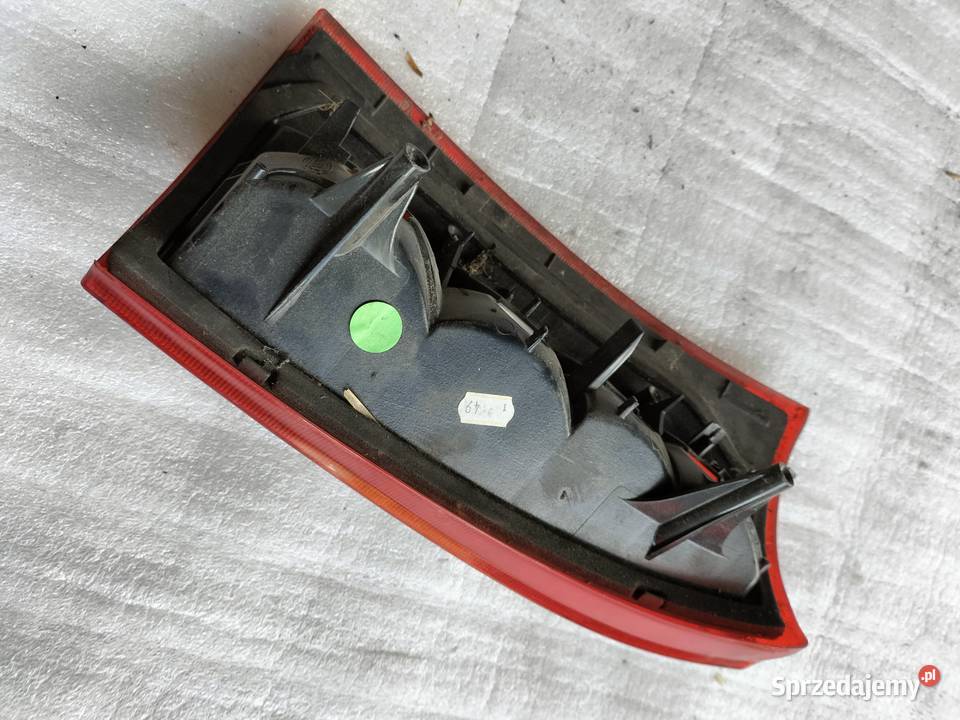 OMEGA B kombi Lampa tył prawa Oświetlenie