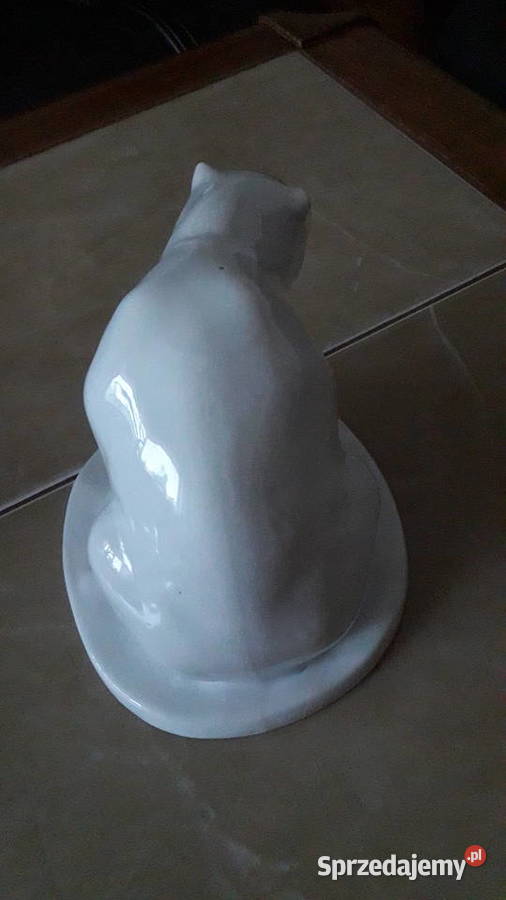 Figurka siedzącego niedżwiedzia Bogucice lata 60 lubelskie sprzedam