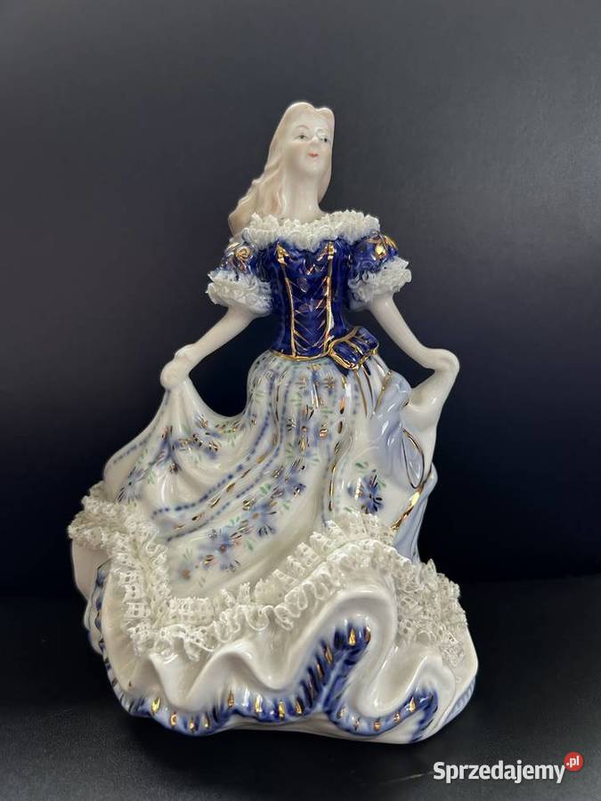 Komplet porcelanowych figurek dam dworu Zbrosławice