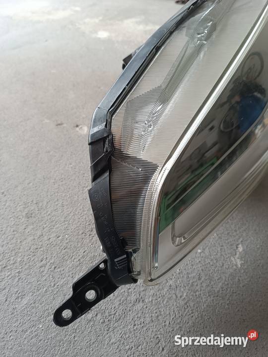 Lampa przednia prawa Suzuki Baleno