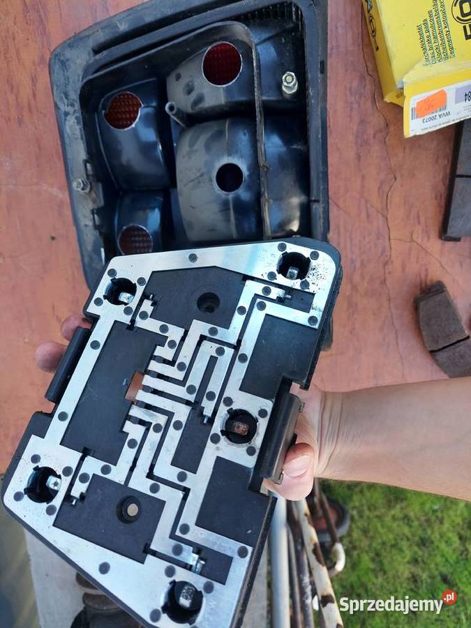 POLONEZ CARO LAMPA TYLNA PRAWA LEWA kompletna sprzedam