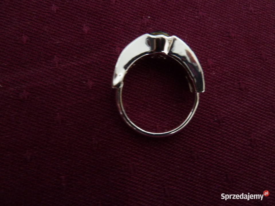 delikatny subtelny pierścionek z granatowym Warszawa