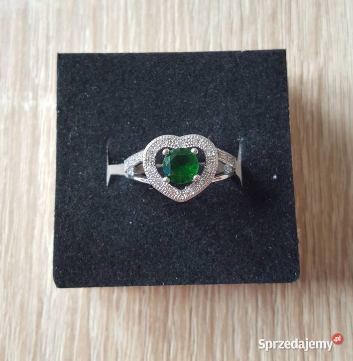Nowy pierscionek srebrny kolor zielona cyrkonia