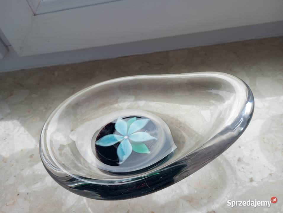 Szklana patera autorstwa Paula Kedelva Biłgoraj