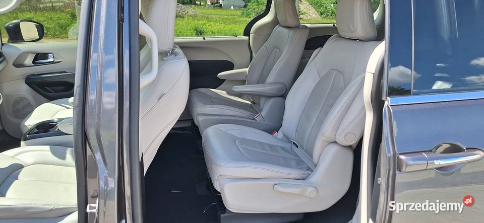 Chrysler Pacifica hybryd Plugin 2021 zar w 264KM Radzymin