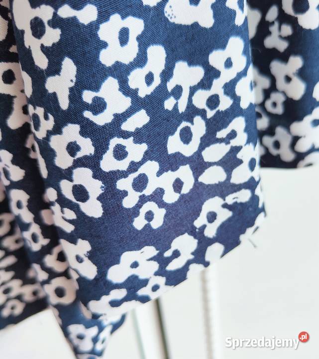 Spódnica midi łączka kwiatki kwiaty białe granat Moda i Styl