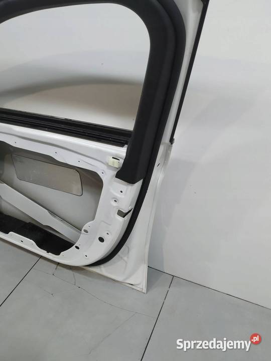 DRZWI PRAWE PRZÓD 799 MercedesBenz Cklasa IV osobowe