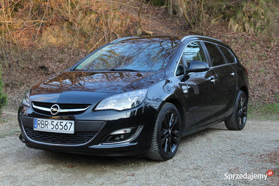 Opel Astra J Sports Tourer 14 Turbo 140 2013r światła przeciwmgielne podkarpackie Blizne