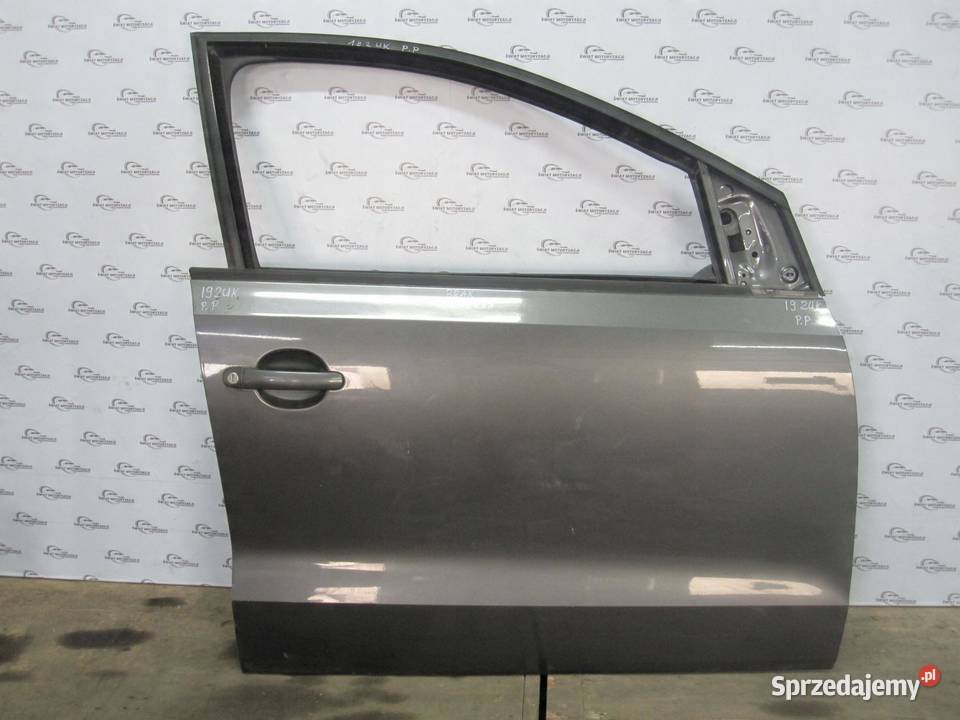 VW POLO V 11r drzwi prawe przód osobowe