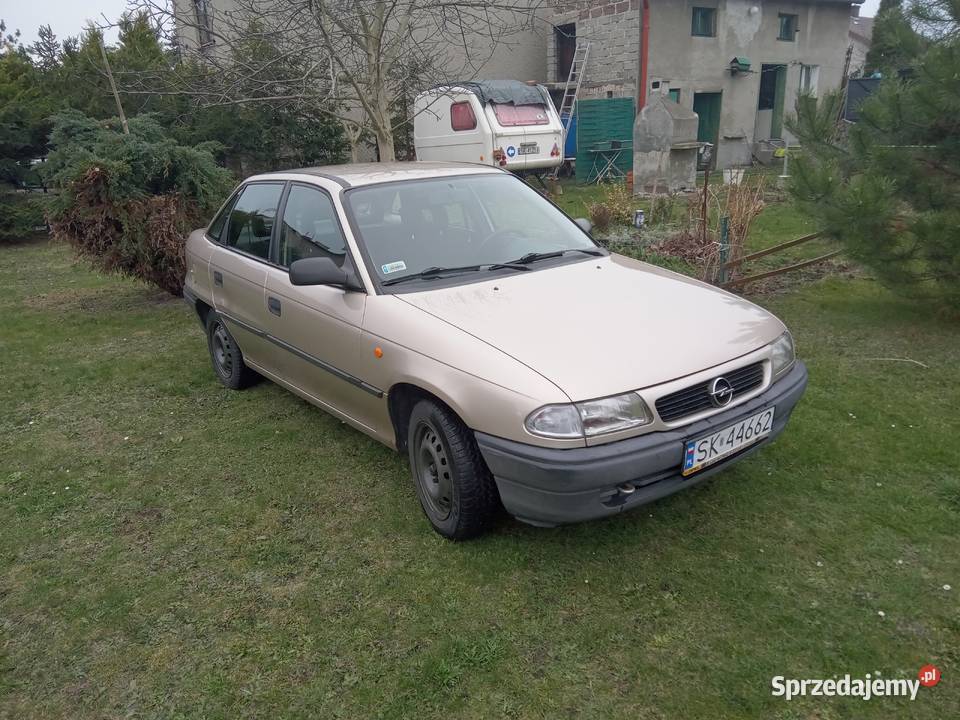 Opel Astra F Sedan 14 60 radio Katowice