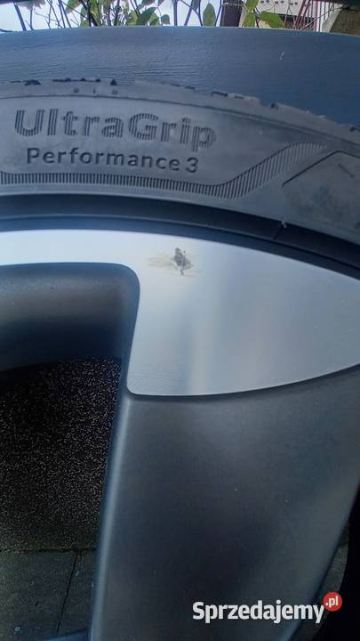 Felgi z oponami zimowymi 18 Audi rotor