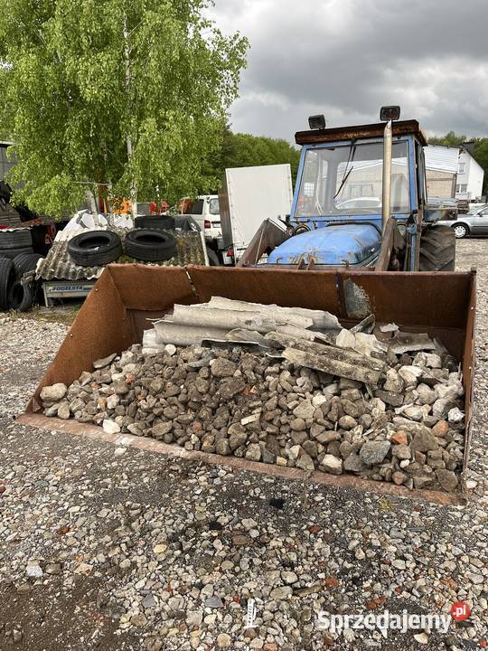 traktor Leyland 255 z ładowaczem czołowym