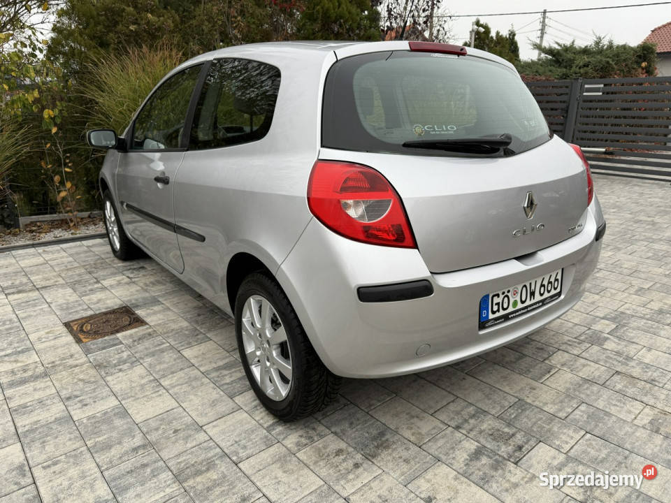 Renault Clio BEZWYPADKOWE Niski oryginalny bluetooth Poznań