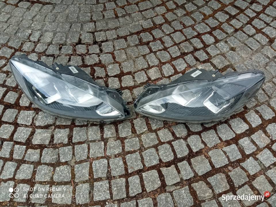 Ford Kuga MK3 lampy przednie uszkodzone osobowe
