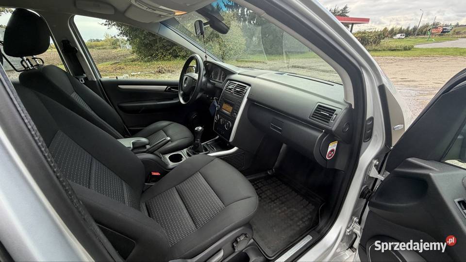 Raty 17 benz 130 klimatyzacja Pięknie utrzymany elektrochrom. lusterka boczne Masłowo