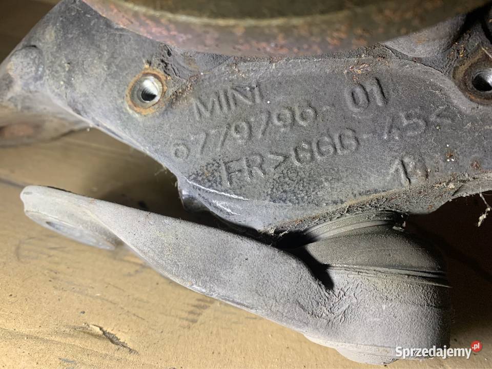 6779796 zwrotnica prawa mini cooper one R56 lift osobowe