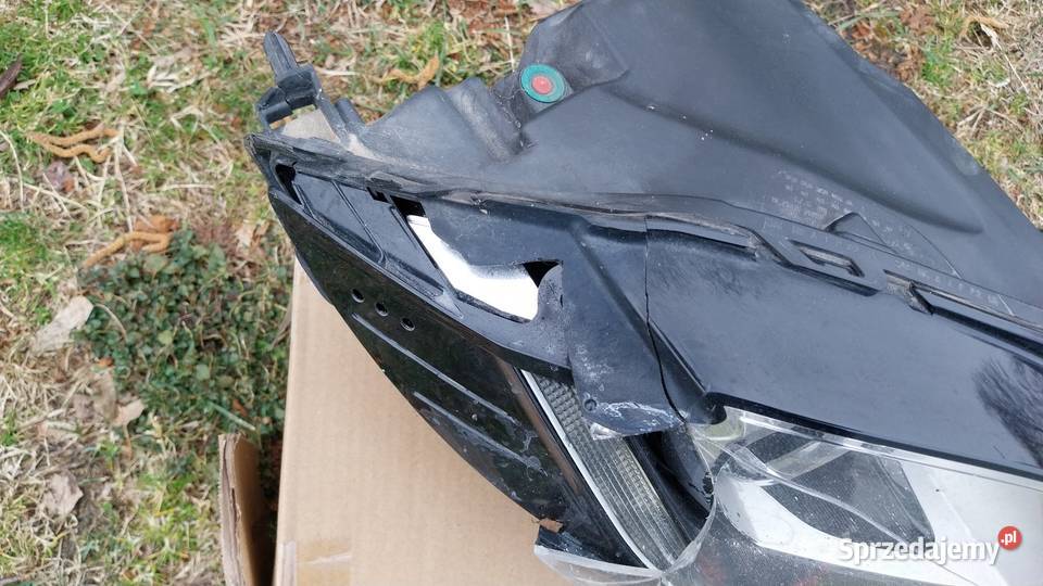 Jaguar XF 260 Lampa reflektor uszodzony Suchedniów