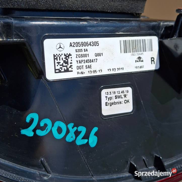 MERCEDES CKLASA W205 KOMBI LAMPA PRAWY TYŁ PRAWA Bieleń