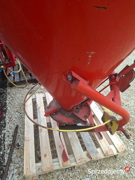 Rozsiewacz nawozy nieuszkodzony Nawożenie Busko-Zdrój