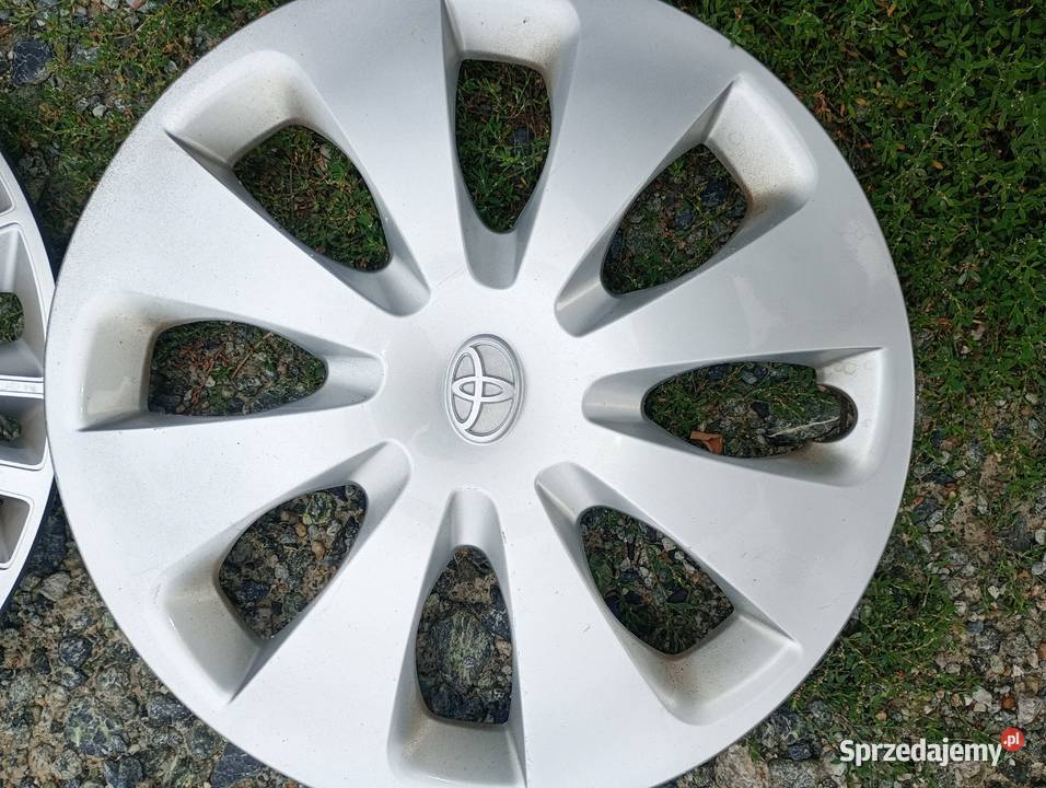 Dwa kołpaki 15 Toyota orginał używane plus dwa Wrocław sprzedam