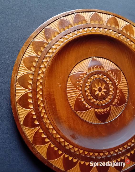 Duży ręcznie rzeźbiony talerz drewniany Koźminek