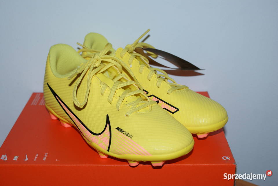 BUTY PIŁKARSKIE NIKE JR MERCURIAL VAPOR 15 CLUB Piłka nożna