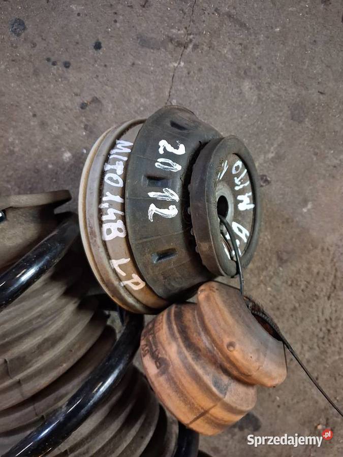 Oryginalna sprężyna amortyzatora lewego 128000km