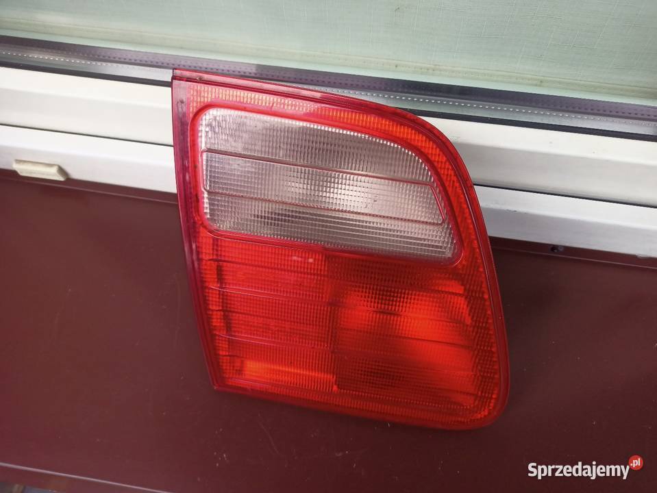 Mercedes W210 kombi lampa tył tylna lewa w klapę Sieradz