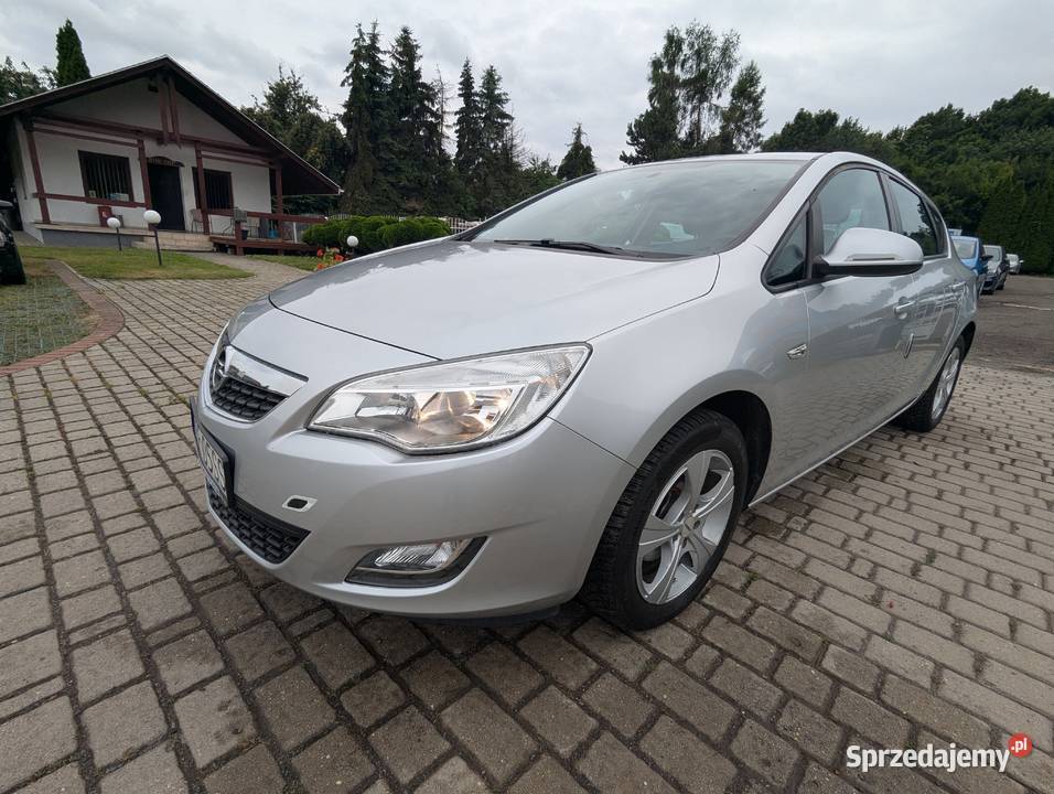 Opel Astra 16 ecotec stan niski przebieg elektrochrom. lusterka boczne sprzedam