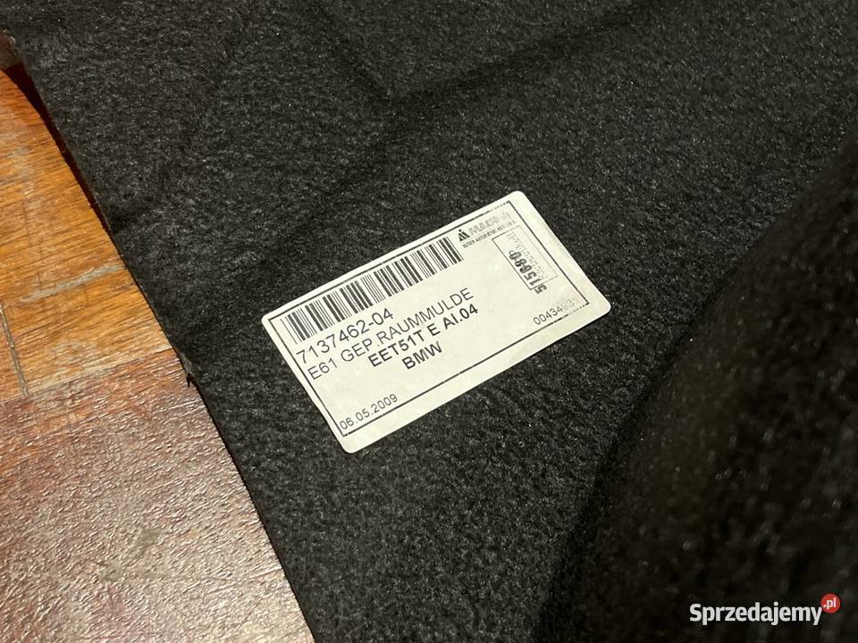obudowa wnęki koła bagażnika BMW e61 wykładzina Rok produkcji 2009 Tapicerki samochodowe Ruda Śląska sprzedam