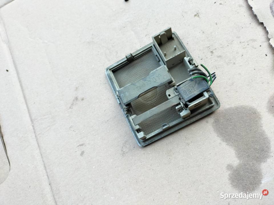 AUDI 80B3 80 B3 LAMPKA WNĘTRZA OŚWIETLENIE Kamień-Kolonia sprzedam